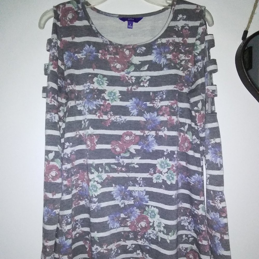 Gray striped floral long sleeve Size small